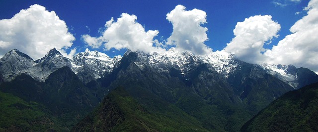 Tiger Leaping Gorge Hiking: Um guia para os trilhos majestosos da China